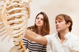 Chiropractor an Patient