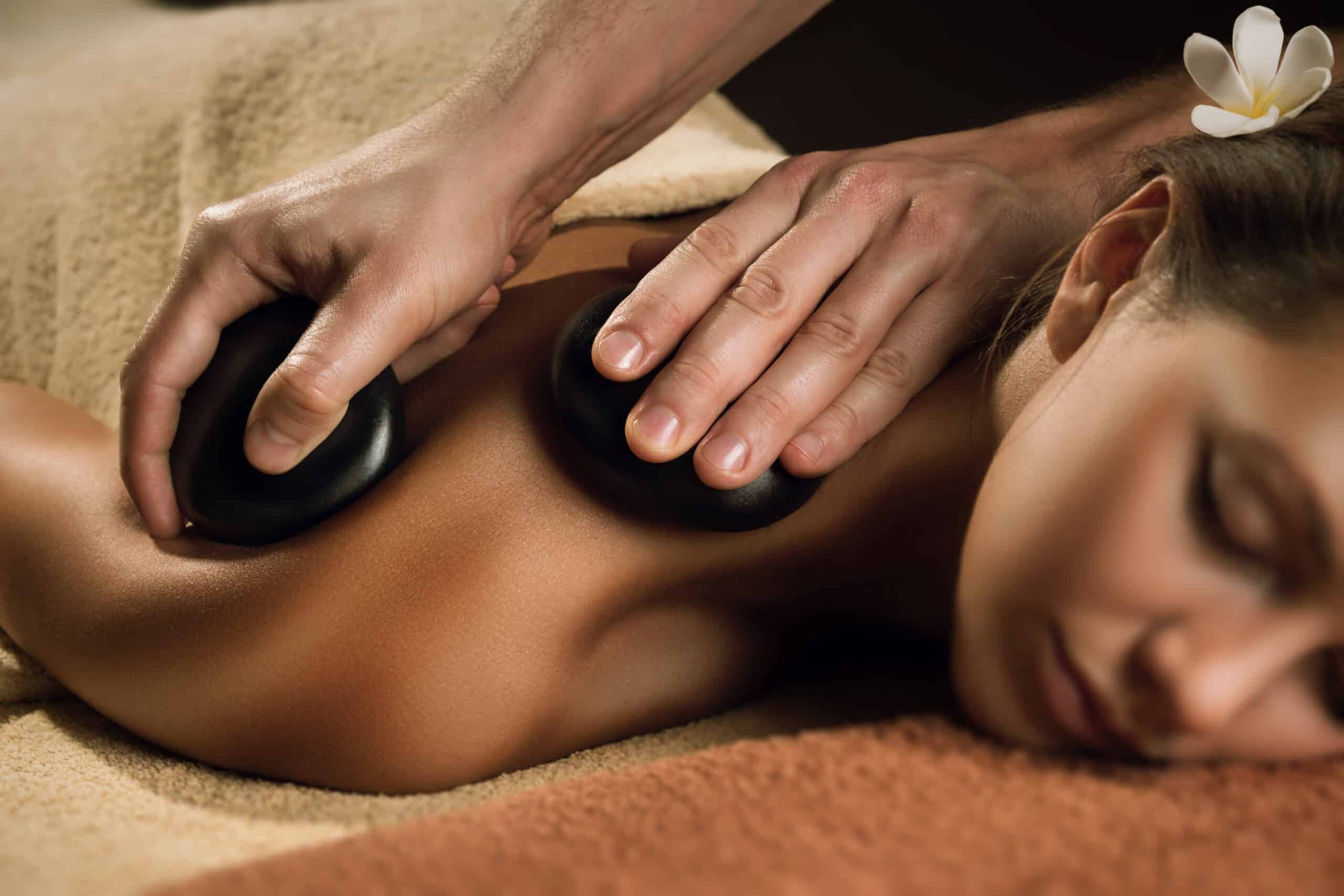 Anbefalt massør i Stavanger som tilbyr hot stone massasje